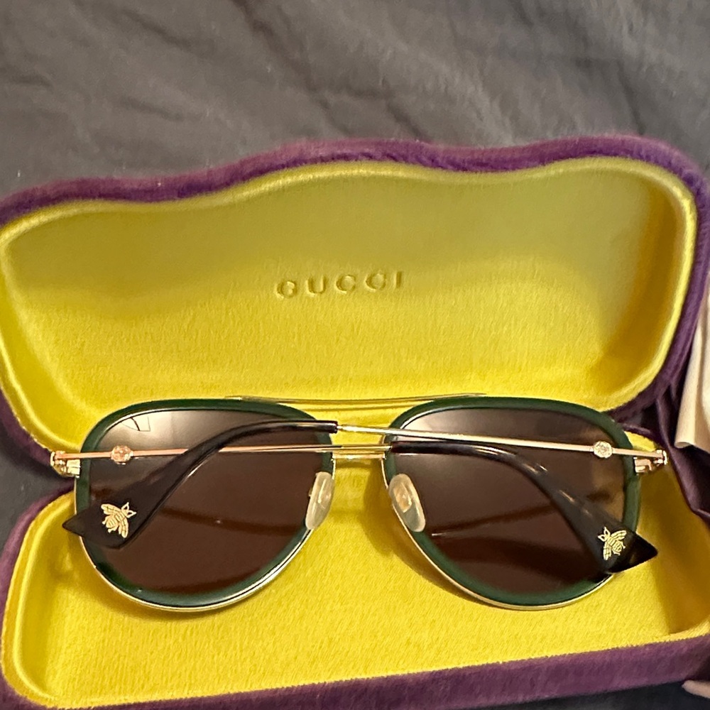 Gucci Women's Green and Gold Sunglasses - Picture 3 of 5